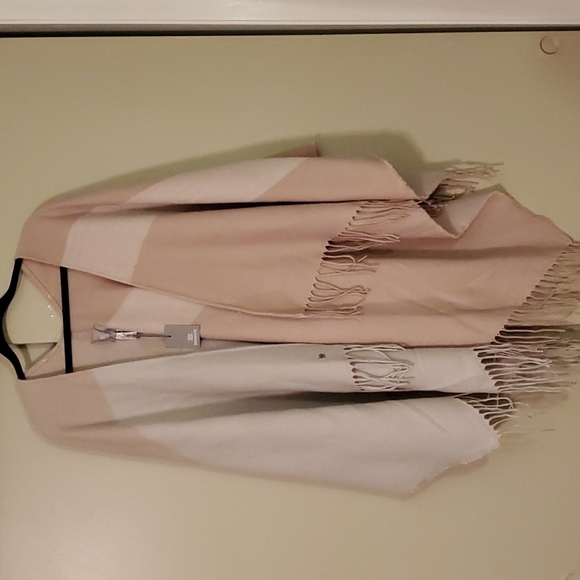 SOIA & Kyo Two Tone Fringe Wrap New - Picture 1 of 5
